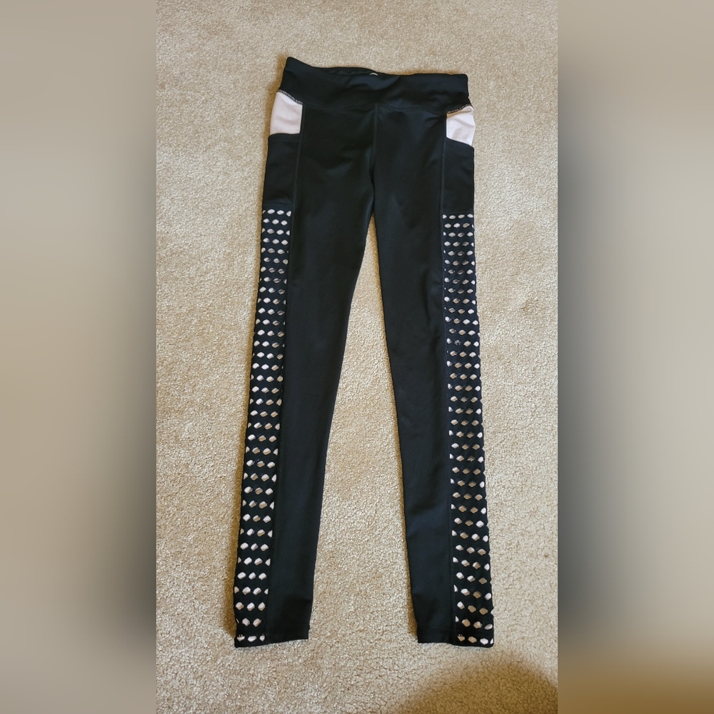 2 LIV Laser Cut Leggings with Pockets  womens size Small High waisted black legg